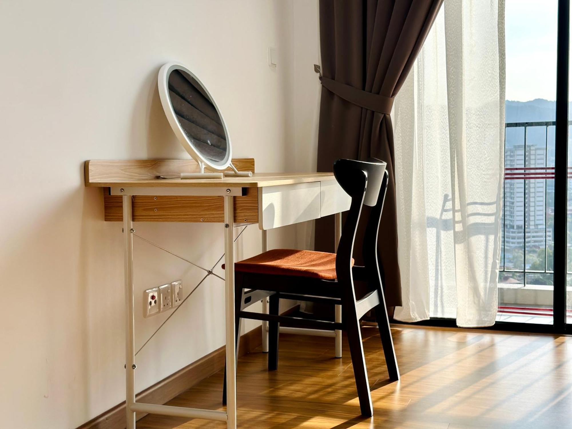 New 2Br Georgetown Warm And Lovely Homestay 10Pax-无敌美景两房民宿 Beacon Executive Suite מראה חיצוני תמונה